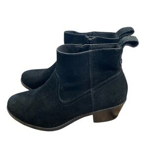 Vionic Black Suede leather Ankle Boots in size 6.5 wide